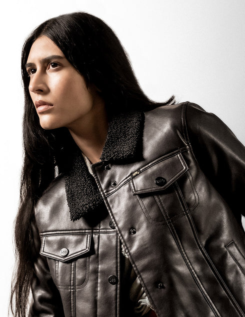 Chamarra Lee Café De Piel Sintética Con Borrega Para Mujer.